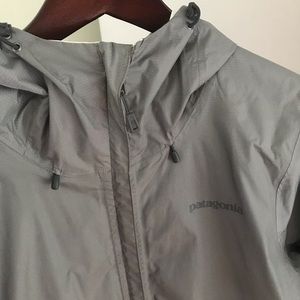 Patagonia rain jacket light grey, size large
